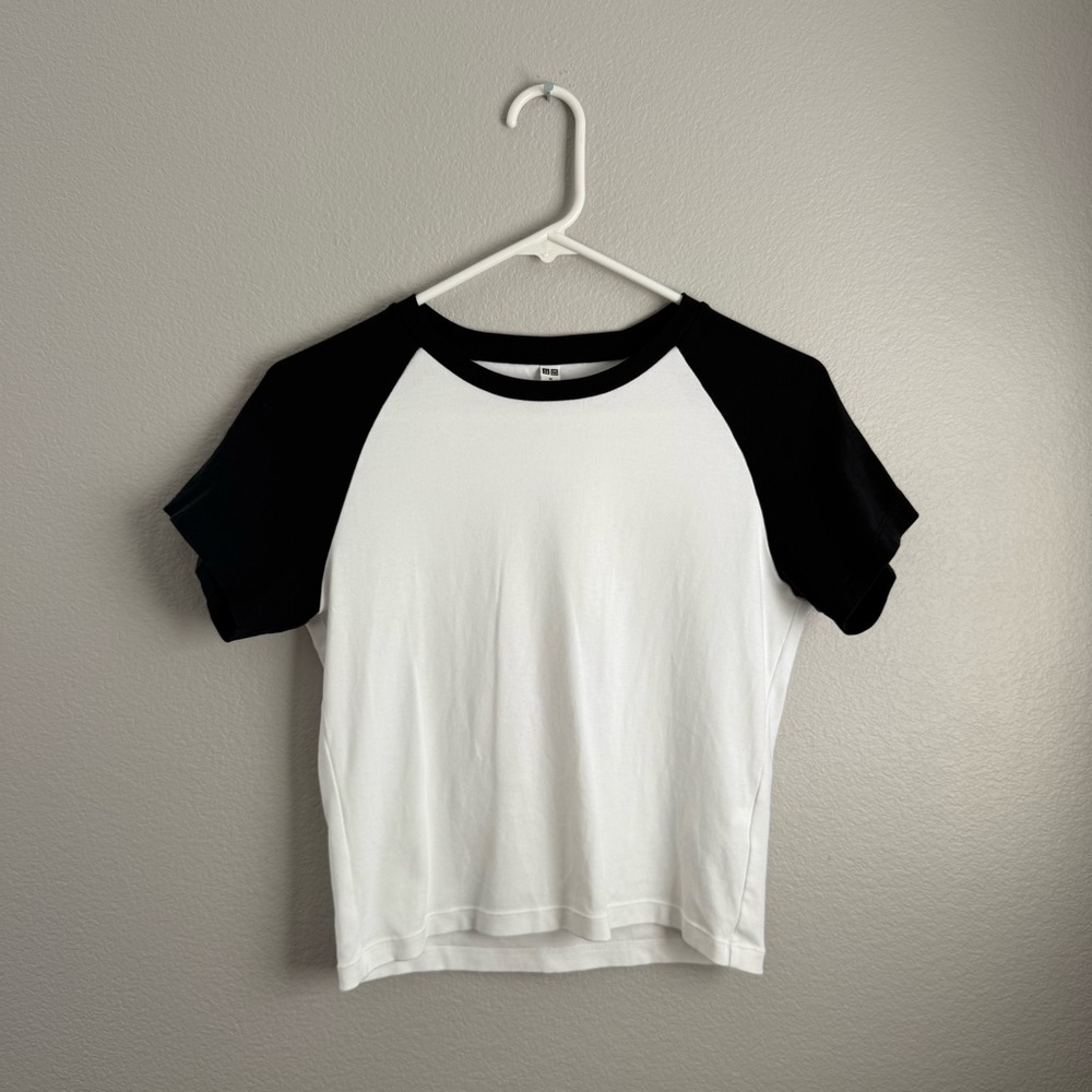 Uniqlo Black and White Short Sleeve Tee - Size Medium